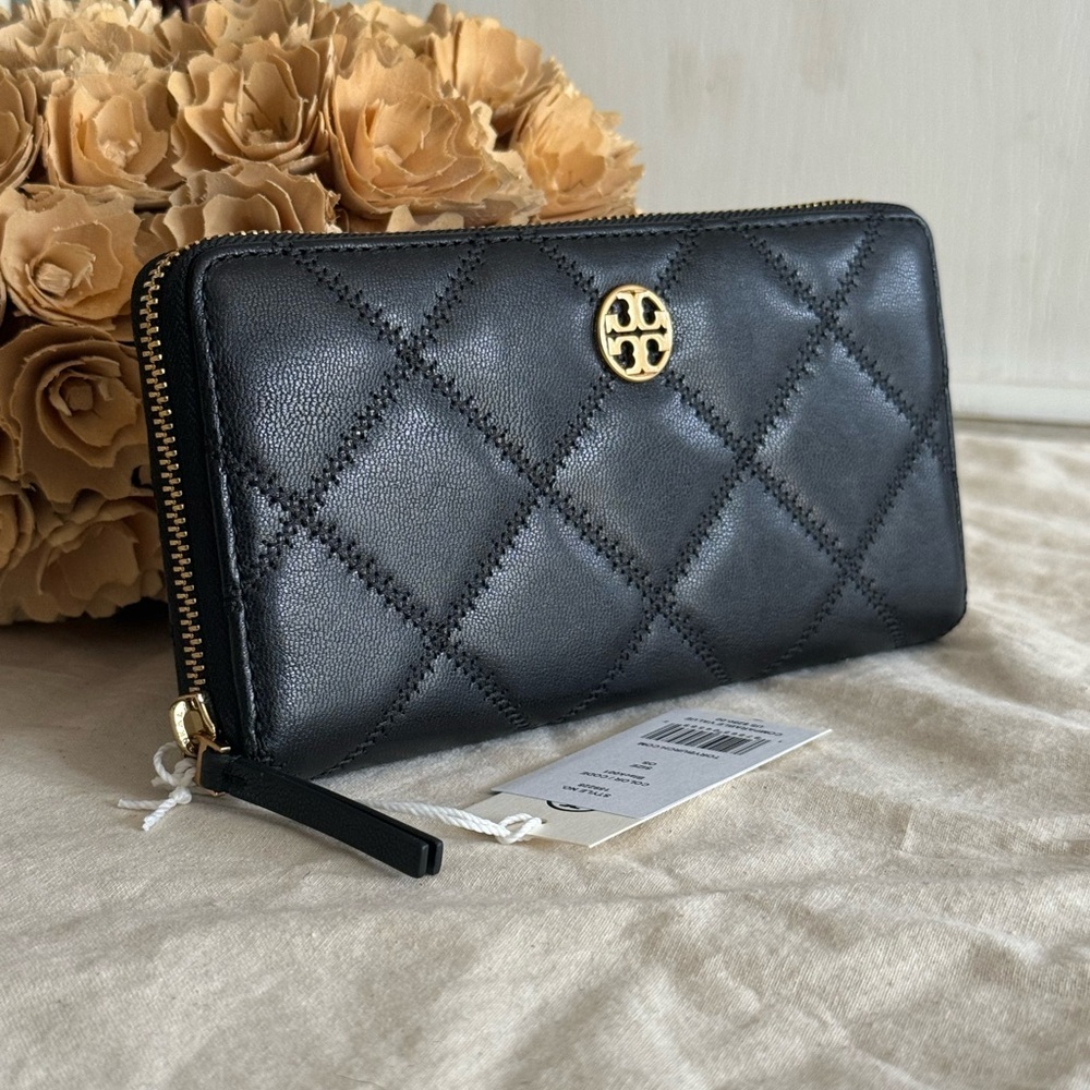 New Tory Burch Willa  Black Quilted continental Wallet with Gold Logo